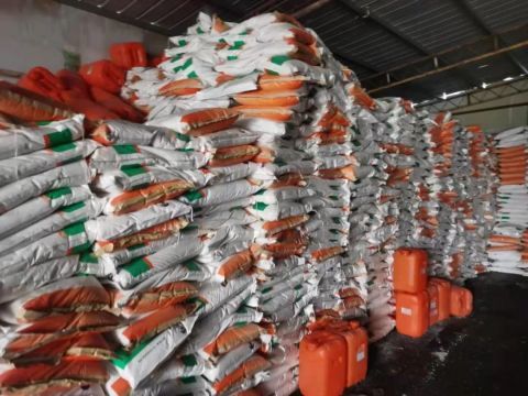 西安鐵道上私建倉庫堆存?；罚枪懿块T迅速行動依法拆除